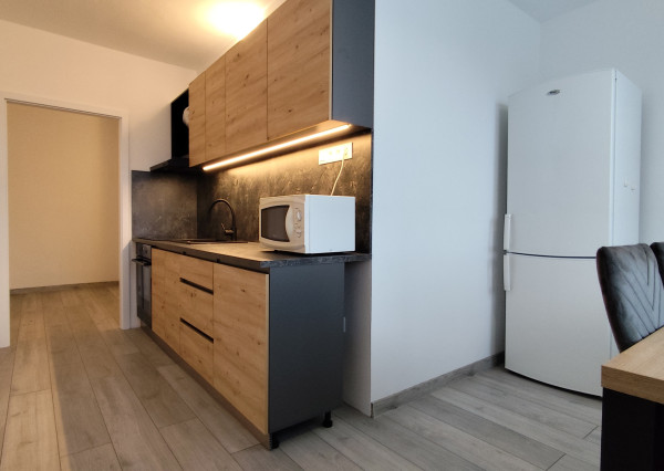 Na prenájom zrekonštruovaný 2-izbový byt v Bánovciach nad Bebravou