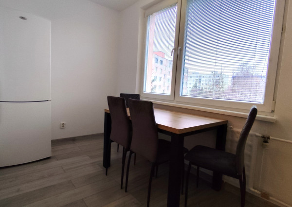 Na prenájom zrekonštruovaný 2-izbový byt v Bánovciach nad Bebravou