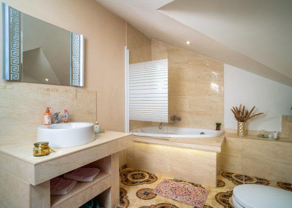 Na predaj priestranný rodinný dom v obci Zlaté Klasy