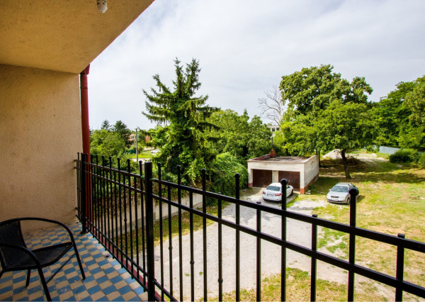 Na predaj dvojdom s rozľahlým pozemkom v centre obce Zlaté Klasy