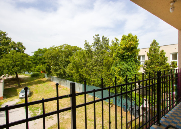 Na predaj dvojdom s rozľahlým pozemkom v centre obce Zlaté Klasy