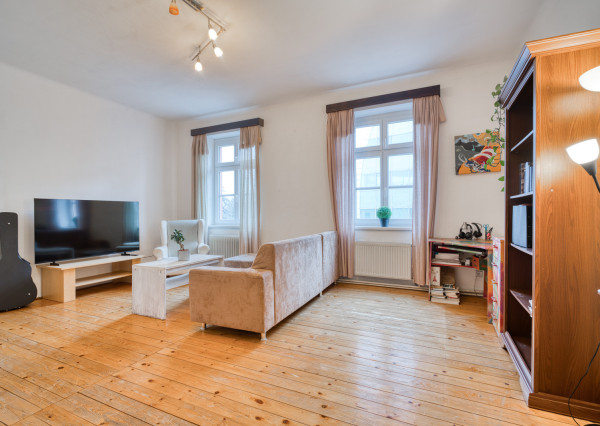 Na prenájom priestranný 4-izbový byt pri OC Nivy