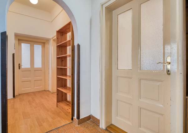 Na prenájom priestranný 4-izbový byt pri OC Nivy