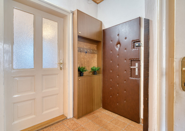 Na prenájom priestranný 4-izbový byt pri OC Nivy