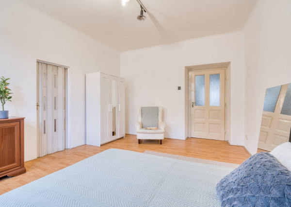 Na prenájom priestranný 4-izbový byt pri OC Nivy