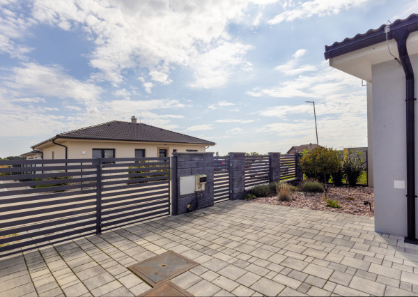 Na predaj štýlový 4-izbový rodinný dom v Hurbanovej Vsi