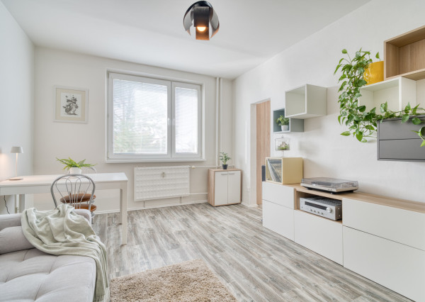 Na prenájom zariadený 2-izbový byt v centre Malaciek