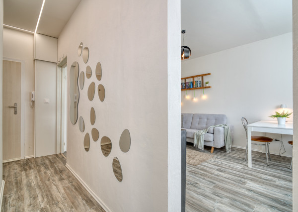 Na prenájom zariadený 2-izbový byt v centre Malaciek