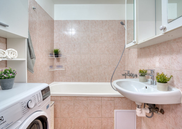 Na prenájom zariadený 2-izbový byt v centre Malaciek