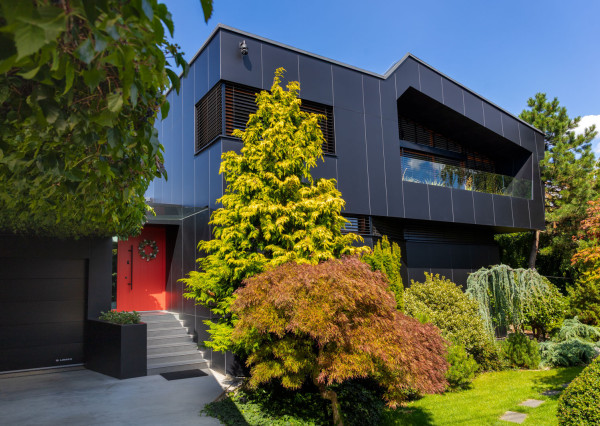 Na predaj vila s okrasnou záhradou a bazénom v Pezinku