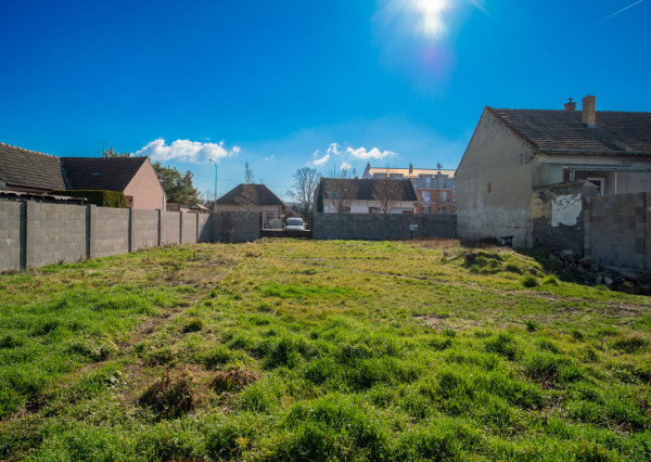 Na predaj rovinatý pozemok na výstavbu polyfunkčnej budoby v Piešťanoch