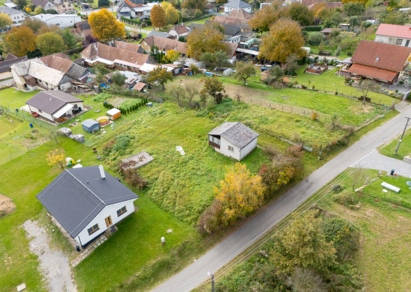 Na predaj dva stavebné pozemky v obci Brezolupy