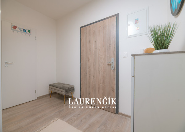 NA PRENÁJOM | MODERNÝ 2-IZBOVÝ BYT V TRENČÍNE