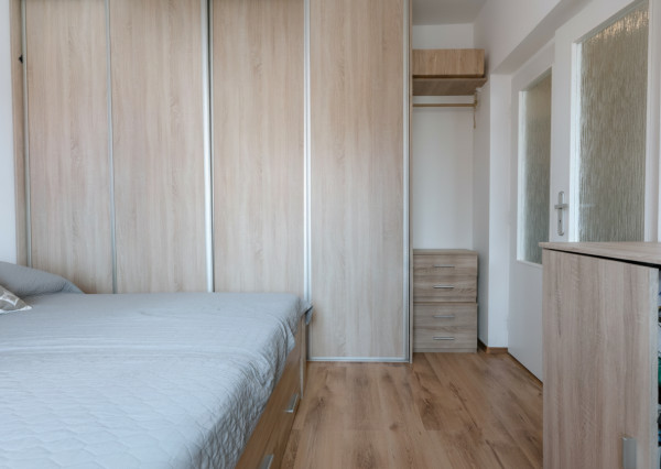 Na prenájom kompletne zariadený 2-izbový byt v centre Martina