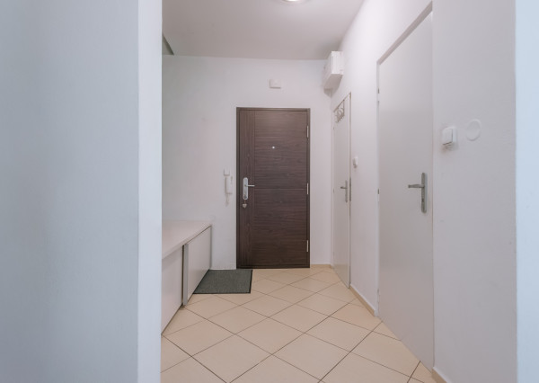 Na prenájom kompletne zariadený 2-izbový byt v centre Martina