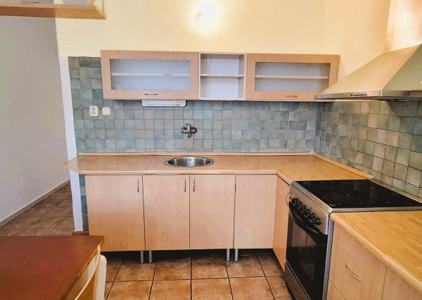 Na prenájom čiastočne zariadený 2-izbový byt v Bánovciach nad Bebravou