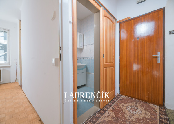 REZERVOVANÉ | 1-izbový byt v Trenčianskych Tepliciach s investičným potenciálom