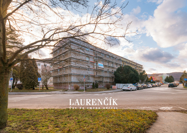 REZERVOVANÉ | 1-izbový byt v Trenčianskych Tepliciach s investičným potenciálom