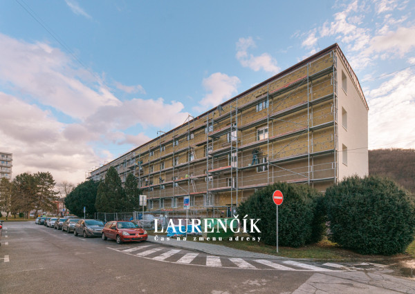 REZERVOVANÉ | 1-izbový byt v Trenčianskych Tepliciach s investičným potenciálom