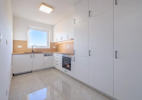 Na predaj zrekonštruovaný 3-izbový byt v obci Malcov