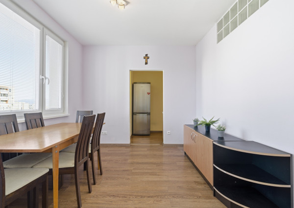 Na predaj slnečný 3,5-izbový byt v Nitre na sídlisku Klokočina