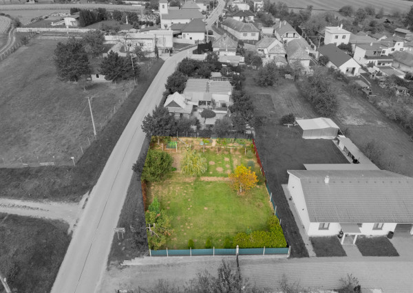 Na predaj stavebný pozemok - Pravotice 760m2