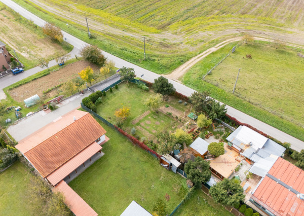 Na predaj stavebný pozemok - Pravotice 760m2