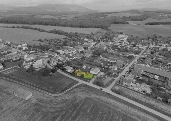 Na predaj stavebný pozemok - Pravotice 760m2