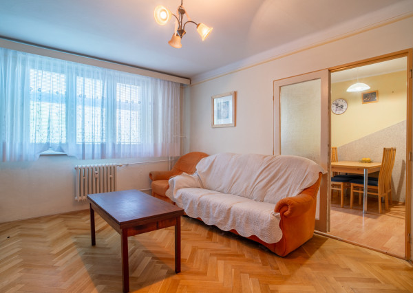 Na predaj priestranný 3-izbový byt s loggiou v centre Stupavy