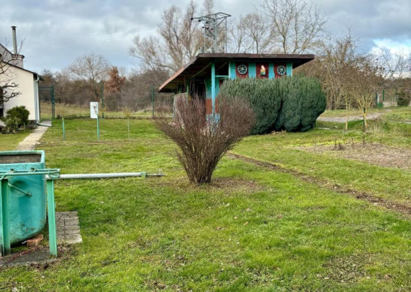 Exkluzívne na predaj  záhrada s chatkou v Bánovciach n/B