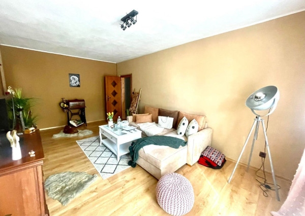 Exkluzívna ponuka 3 izb. veľkometrážného bytu v Bánovciach n/B s balkónom a pivnicou- SEVER