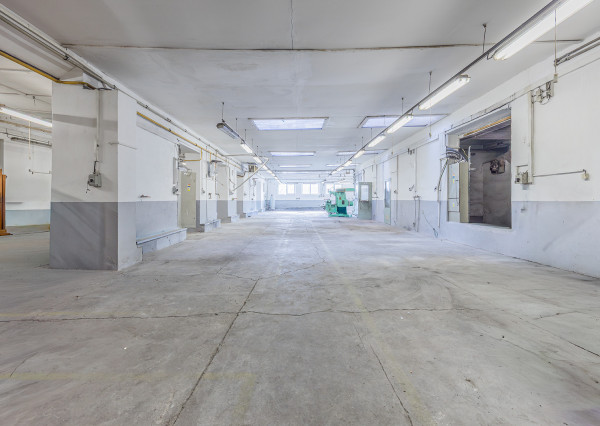 Na predaj výrobná hala s administratívnou časťou pri Lučenci