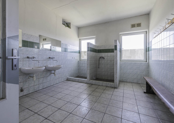 Na predaj výrobná hala s administratívnou časťou pri Lučenci