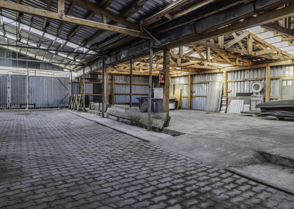 Na predaj výrobná hala s administratívnou časťou pri Lučenci