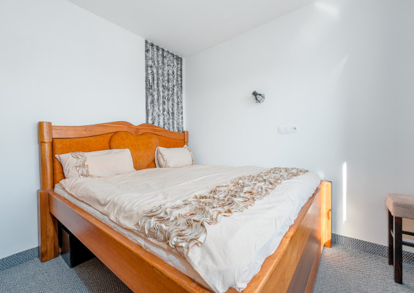 Na predaj rodinný dom s bazénom v obci Macov