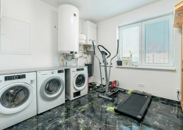 Na predaj rodinný dom s bazénom v obci Macov