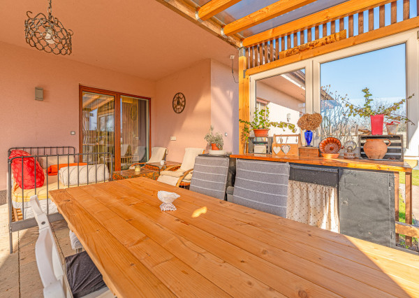 Na predaj rodinný dom s bazénom v obci Macov