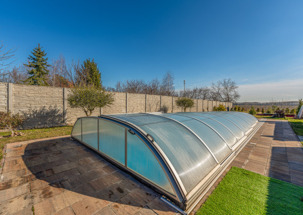 Na predaj rodinný dom s bazénom v obci Macov