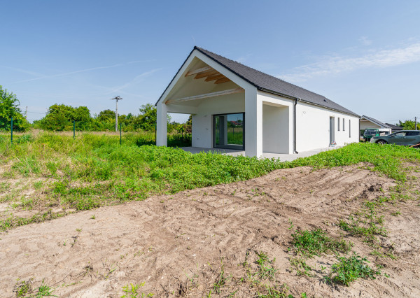 Na predaj moderný 4-izbový rodinný dom v Šoporni