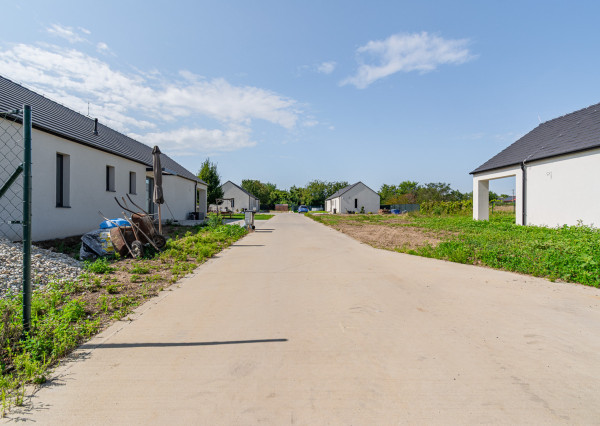 Na predaj moderný 4-izbový rodinný dom v Šoporni