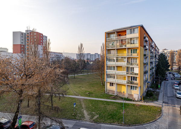 Na prenájom 3-izbový byt v atraktívnej lokalite Ružinova