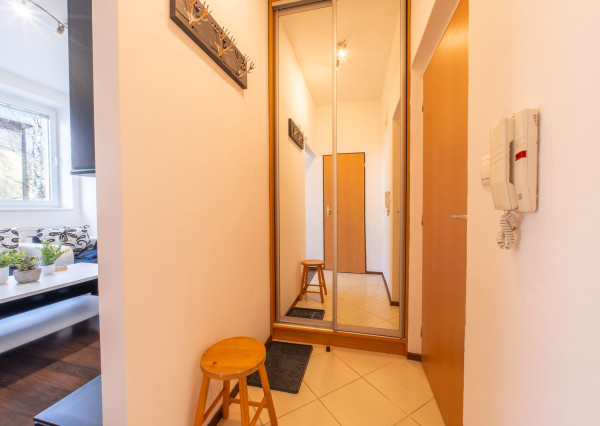 Na prenájom zariadený 2-izbový byt s parkovaním v Poprade