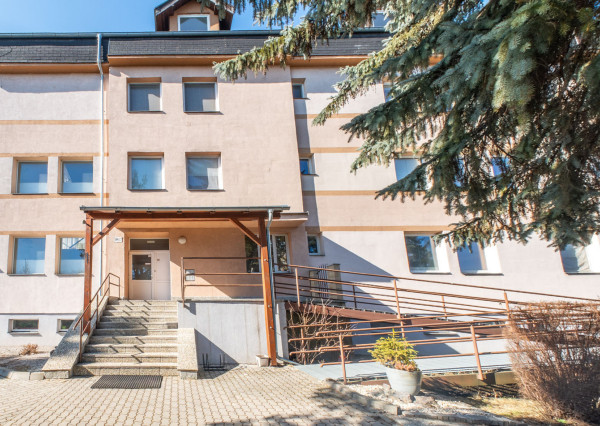 Na prenájom zariadený 2-izbový byt s parkovaním v Poprade