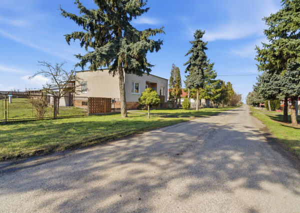 Na predaj rodinný dom s investičným potenciálom v Šuranoch