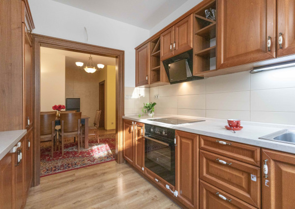 Na prenájom rodinný dom s garážou a terasou v centre Šamorína