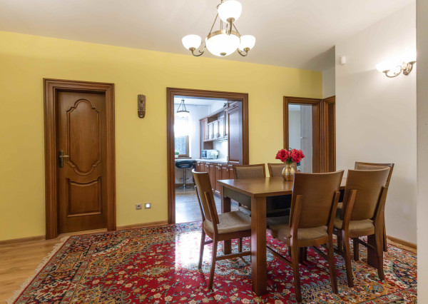 Na prenájom rodinný dom s garážou a terasou v centre Šamorína