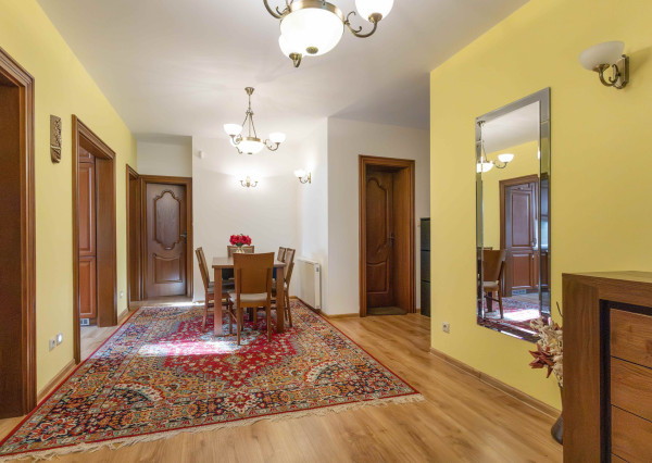 Na prenájom rodinný dom s garážou a terasou v centre Šamorína