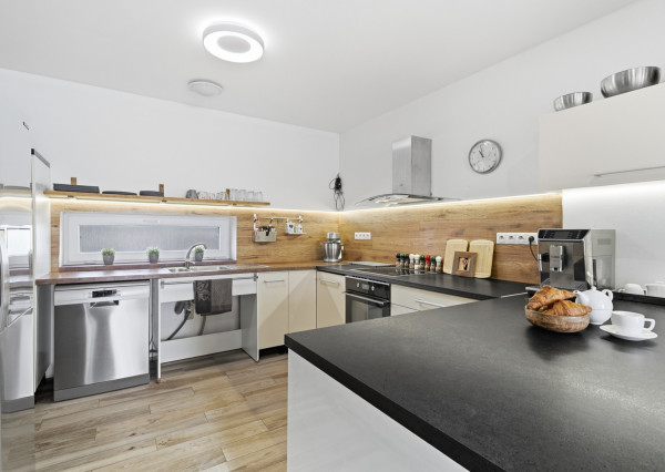 Na predaj moderný 4-izbový rodinný dom s bazénom v Bučanoch