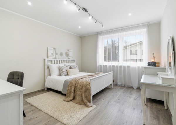 Na predaj moderný 4-izbový rodinný dom s bazénom v Bučanoch