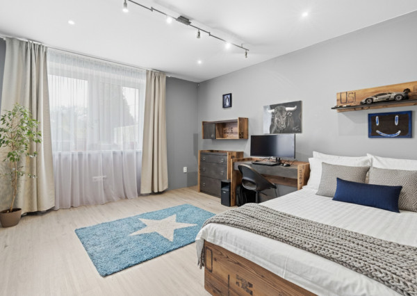 Na predaj moderný 4-izbový rodinný dom s bazénom v Bučanoch